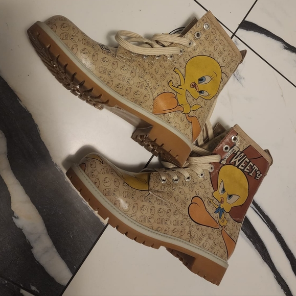 Boots - Picture 4 of 6